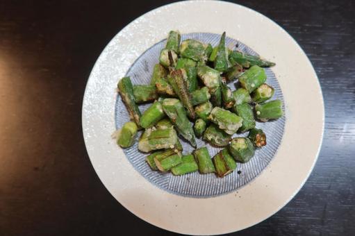 オクラのあっさり揚げ(上から) オクラのあっさり揚げ(上から) オクラ,揚げ物,素揚げの写真素材