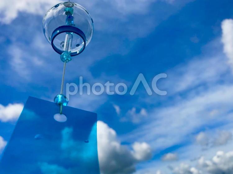 青空と風鈴 風鈴,青空,青の写真素材