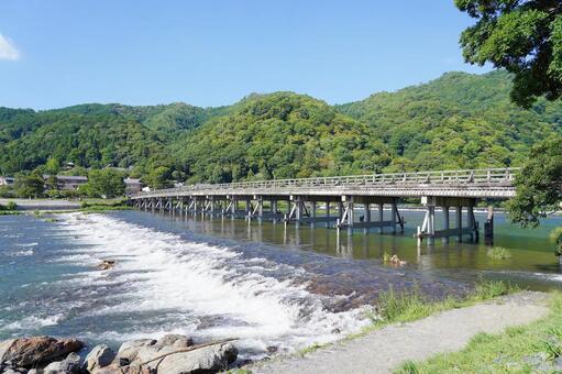 京都嵐山と渡月橋と川の風景 渡月橋,嵐山,京都の写真素材