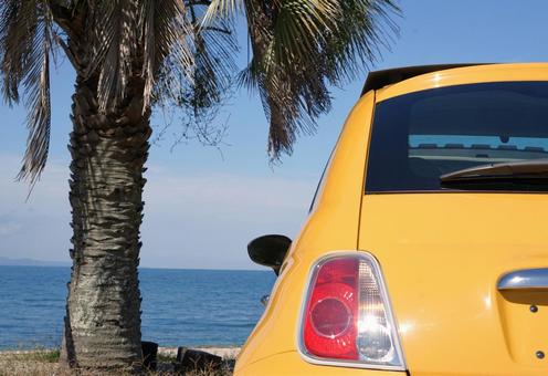 初秋の海とイタ車 初秋の海とイタ車 海,車,ビーチの写真素材