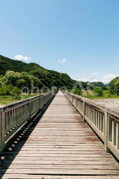 青空と木製の橋 橋,木製,青空の写真素材