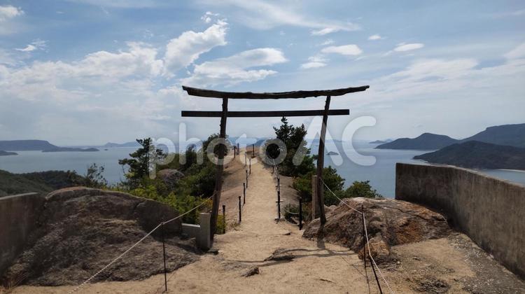 絶景鳥居と瀬戸内海 絶景鳥居と瀬戸内海 鳥居,小豆島,絶景の写真素材