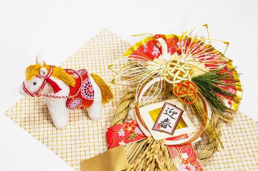 お正月飾りと白馬の置物 午年,年賀状,白馬の写真素材