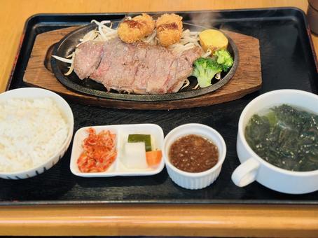 ステーキ定食 ステーキ定食 ステーキ,牛肉,和食の写真素材