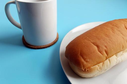 朝食のパンとコーヒー 朝食のパンとコーヒー パン,コーヒー,朝食の写真素材