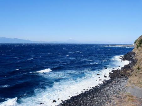 海沿いの風景 海沿いの風景 海,波,青空の写真素材