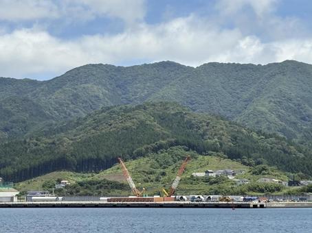 Mountains and construction sites seen from the port, JPG Mountains and construction sites seen from the port, JPG