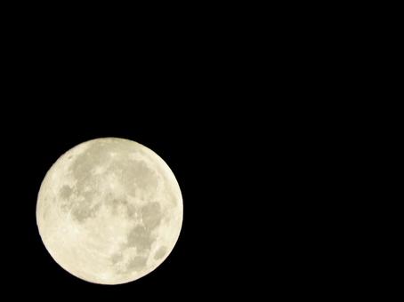 2025年10月6日の月2 2025年10月6日の月2 月,中秋の名月,十五夜の写真素材