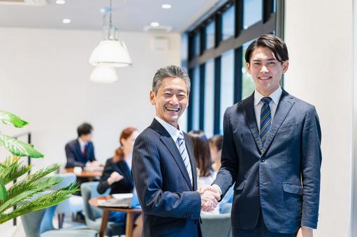 オフィスで働くビジネスパーソン 日本人,会議,キャリアの写真素材