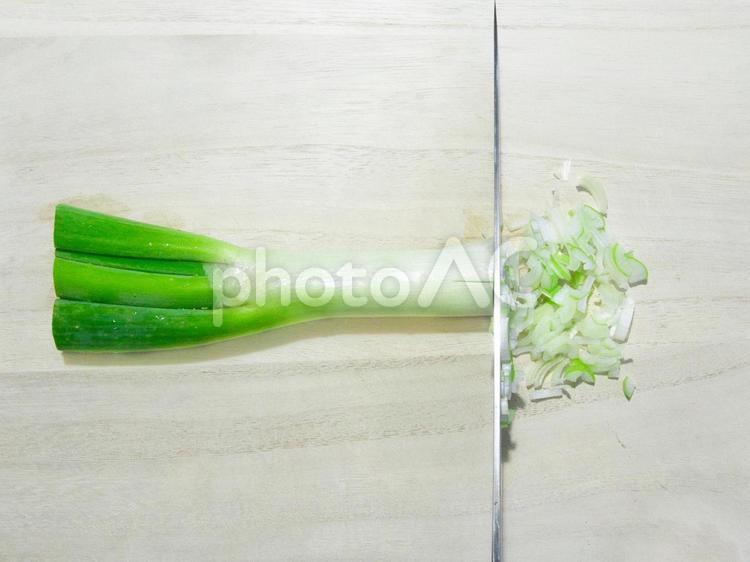 和包丁による長ネギのみじん切り みじん切り,微塵切り,長ネギの写真素材