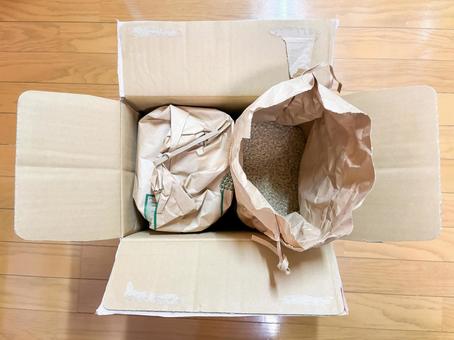 田舎から送られてきたお米 お米,玄米,国産米の写真素材