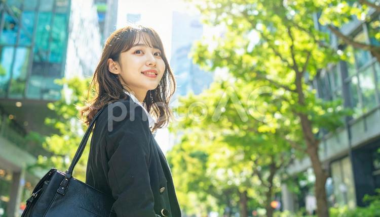 オフィス街とビジネス女性 オフィス街,ビジネス,女性の写真素材