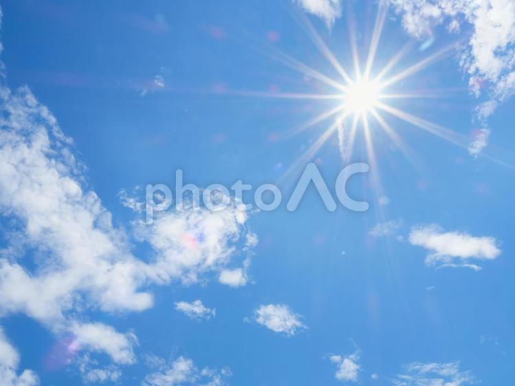 青空と太陽の光芒 7枚絞り 青空,太陽,光芒の写真素材