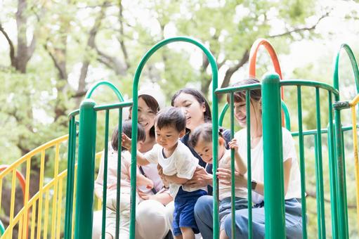 ママ友　母親　育児 ママ友,公園,女性の写真素材