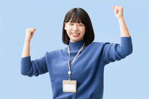 ガッツポーズをする女性・ビジネスウーマン ガッツポーズをする女性・ビジネスウーマン 女性,ガッツポーズ,笑顔の写真素材