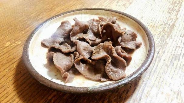 牛タンの塩焼き 牛タンの塩焼きの写真