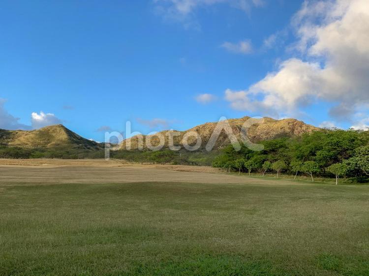 山と空と草原 風景,自然,景色の写真素材
