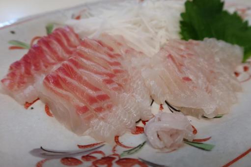 大皿に盛った鯛の刺身(アップ) 大皿に盛った鯛の刺身(アップ) タイ,真鯛,白身の写真素材