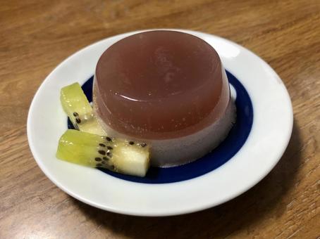 ぶとうと牛乳と二層のゼリー ぶどうゼリー,グレープゼリー,牛乳ゼリーの写真素材