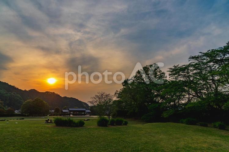 夕暮れの石舞台公園 夕焼け,夕日,夕陽の写真素材