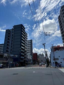 夏空と南千住の街並み 2025年 夏空と南千住の街並み 2025年 南千住,青空,入道雲の写真素材