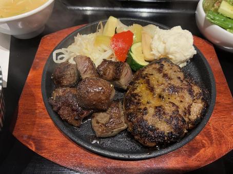 ハンバーグとサイコロステーキ ハンバーグとサイコロステーキ ハンバーグ,サイコロステーキ,肉の写真素材