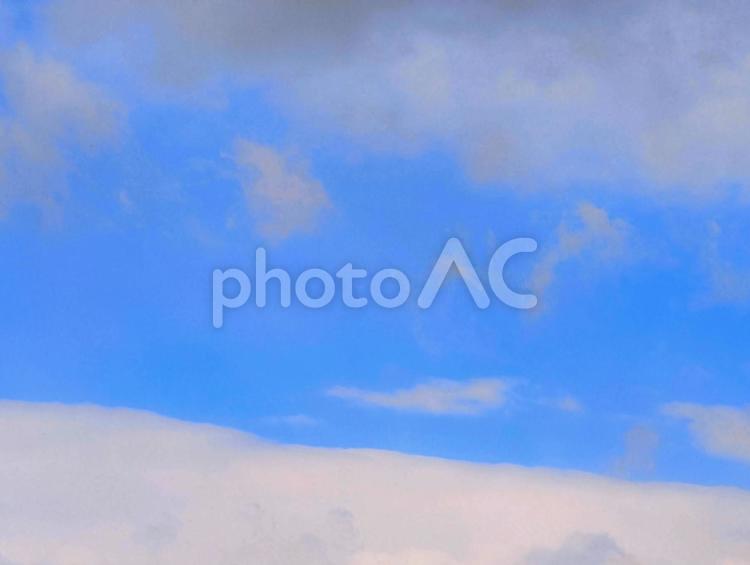 美しい青い空と白い雲の写真 エモい,懐かしい,レトロの写真素材