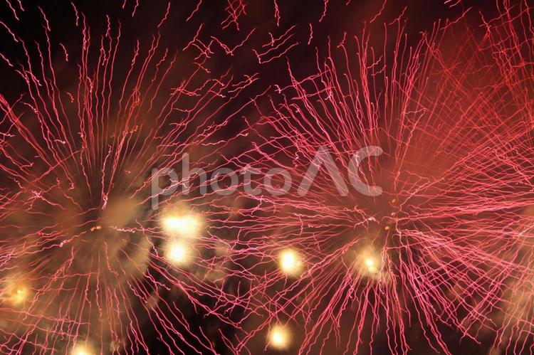 夜空に浮かぶ赤い模様【花火】 幾何学,模様,花火の写真素材