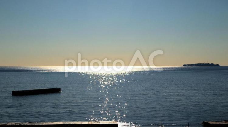 春先の朝　熱海の海 日の出,海,朝日の写真素材