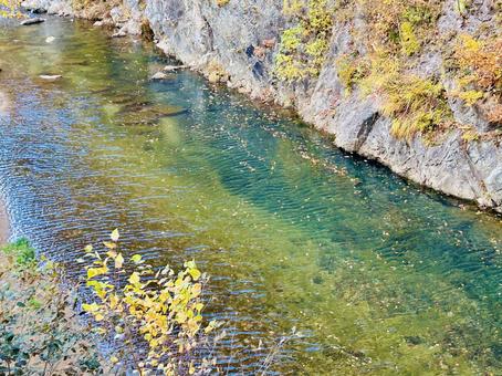 定山渓 定山渓温泉,豊平川,秋の写真素材