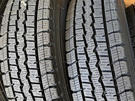 スタッドレスタイヤ タイヤ,スタッドレスタイヤ,スタッドレスの写真素材