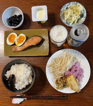 昆布ご飯に焼き西京漬銀鮭と半熟卵等の夕食 夕食,ご飯,七分突きの写真素材