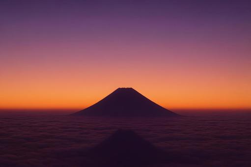 雲海に浮かぶ富士山 雲海に浮かぶ富士山の写真
