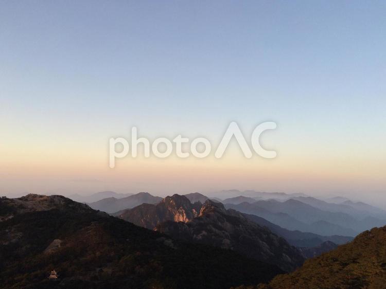 中国の黄山、頂上から日の出を待つ 雲海,日の出,日の入りの写真素材