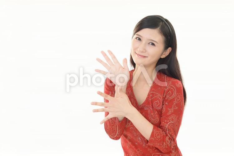 案内する笑顔の女性 女性,笑顔,案内の写真素材