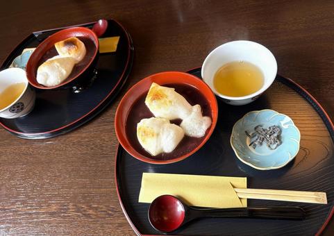 ぜんざいでおやつタイム ぜんざい,和菓子,焼餅の写真素材