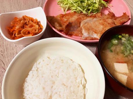 【夕ご飯】生姜焼きと切り干し大根の煮物 【夕ご飯】生姜焼きと切り干し大根の煮物 夕ご飯,生姜焼き,切り干し大根の写真素材