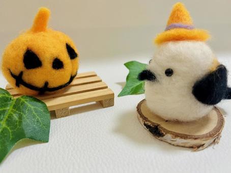 ハロウィンカボチャとシマエナガ シマエナガ,鳥,白い鳥の写真素材