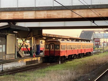 五井駅に停車している小湊鉄道の電車 五井駅に停車している小湊鉄道の電車の写真