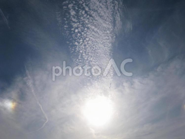夕暮れ時の空 空,雲,残照の写真素材