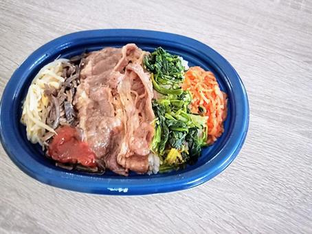 昼食 ビビンバ丼 牛カルビ お弁当 昼食 ビビンバ丼 牛カルビ お弁当の写真