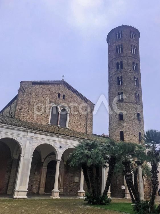 イタリア　ラヴェンナ　サンタポリナーレ・ヌォーヴォ聖堂 イタリア,ラヴェンナ,聖堂の写真素材