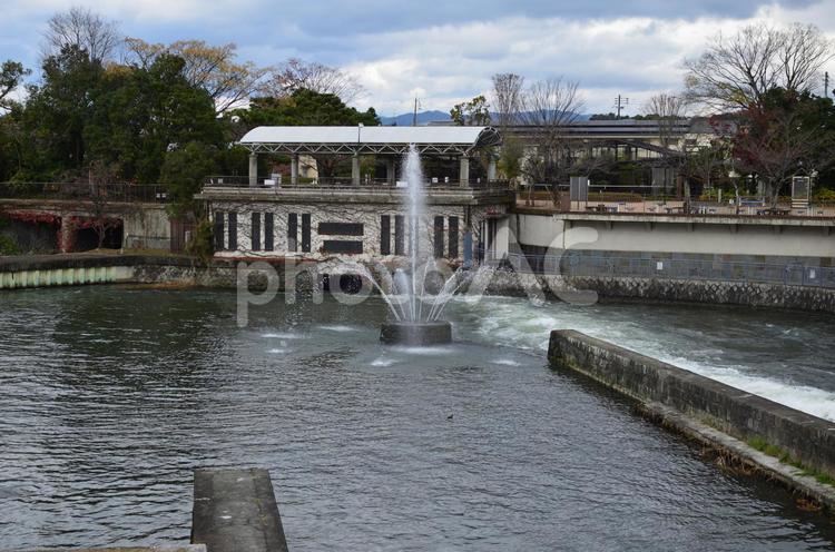 用水路のため池と噴水 用水路,用水,水路の写真素材
