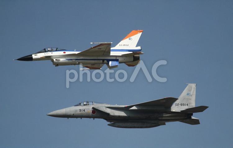 F-15戦闘機とF-2戦闘機 ジェット機,戦闘機,爆撃機の写真素材
