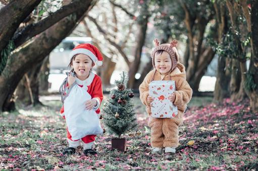 little santa and reindeer with presents, christmas, christmas tree, santa, JPG