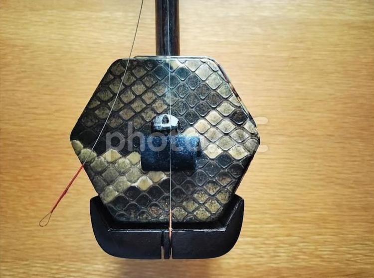 二胡の弦の交換 楽器,弦楽器,癒しの写真素材