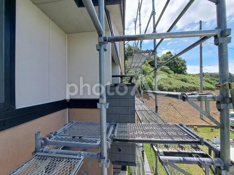 住宅改修工事の様子足場から 足場,住宅,外壁の写真素材