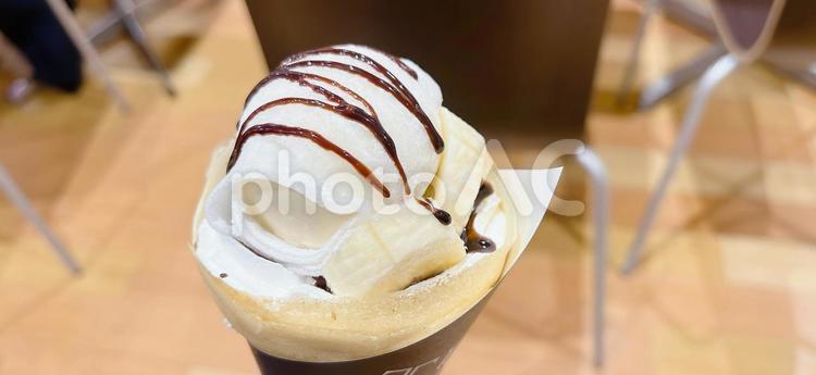 食べ物　クレープ　バナナ　チョコ　アイス チョコバナナ,クレープ,食べ物の写真素材