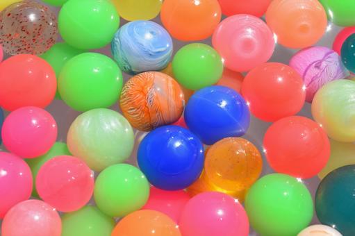 カラフルなスーパーボール スーパーボール,ビックリボール,ボールの写真素材