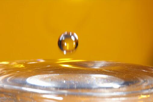 水滴 水滴,水面,水柱の写真素材